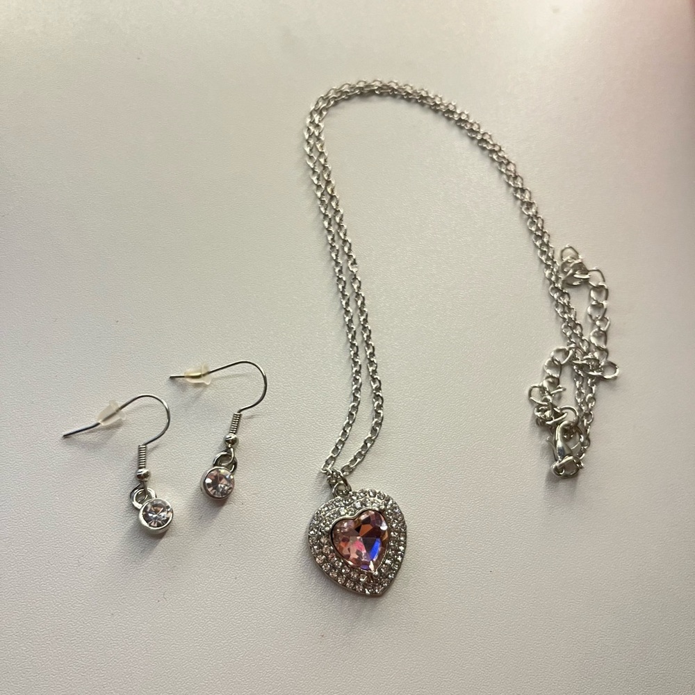 💌 Heart-shaped necklace and earring set in silver